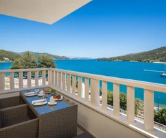 Marina, two-room apartment 67 m², first row to the sea, sea view