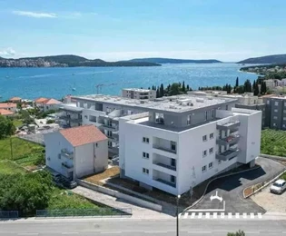 Seget Donji, 1-Zimmer-Wohnung 51 m2 in einem neuen Gebäude, 230 m vom Strand entfernt