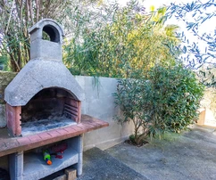 Priestranný dom na predaj neďaleko mora v Okrugu v Chorvátsku