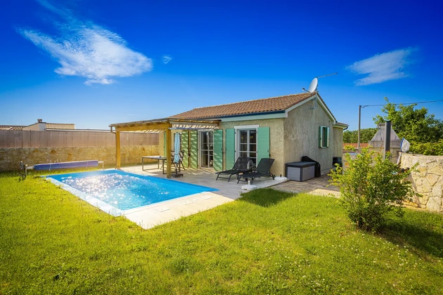 Istrien, bei Rovinj: Designer-Bungalow mit Pool