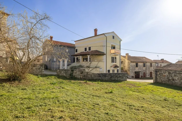 Stone villa for sale in Brtonigla in Croatia