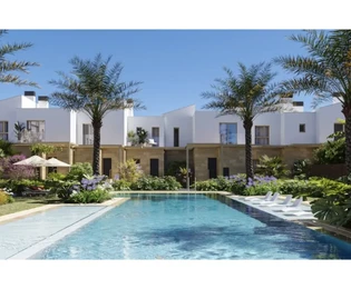 Maisons de ville 3 chambres avec terrasses et piscines
