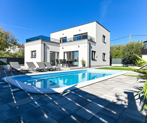 Kaštela, newly built house with pool and sea view