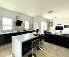 Willa z apartamentami na sprzedaż na wyspie Rab w Chorwacji