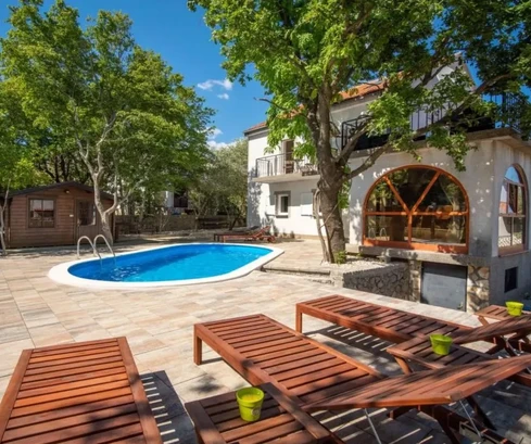 VILLA INDIPENDENTE CON PISCINA E VISTA MARE, IN POSIZIONE TRANQUILLA!