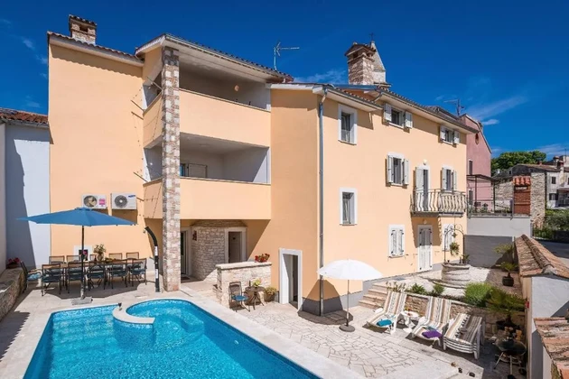Istria, Vodnjan: Villa con piscina y vista al mar