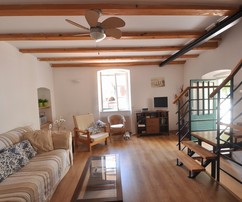 Šarmantný kamenný dom v blízkosti mora na ostrove Brač na predaj