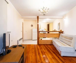 Vodice, two-bedroom apartment on the 1st floor and commercial space on the ground floor, 165.52 m²