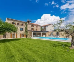 Istria, Brtonigla – Villa de piedra única con piscina en venta