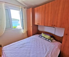 Šarmantný dom pri mori s dvorom v Rogoznici