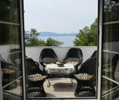 Rodinný dům k prodeji 50 metrů od moře v oblasti Dubrovačko Primorje v Chorvatsku