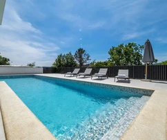 NUEVA VILLA MEDITERRÁNEA CON PISCINA Y VISTAS PANORÁMICAS AL MAR, EN UNA ZONA TRANQUILA!