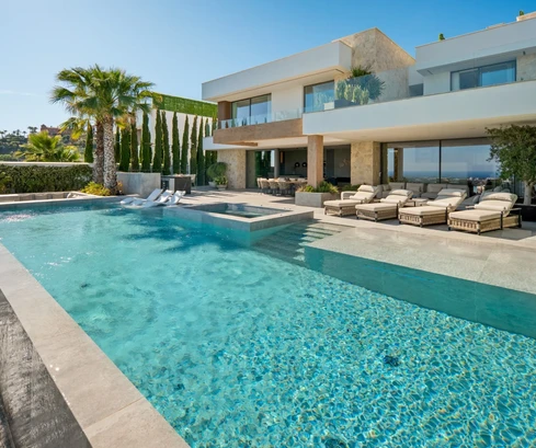 Luxury villa with panoramic view in La Quinta