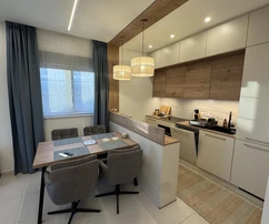 Kastel Kambelovac - zariadený trojizbový penthouse s priestrannou strešnou terasou a dychberúcim výhľadom