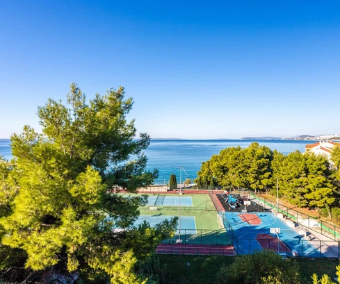 Appartamento di lusso in vendita a Podstrana direttamente sul mare in Croazia