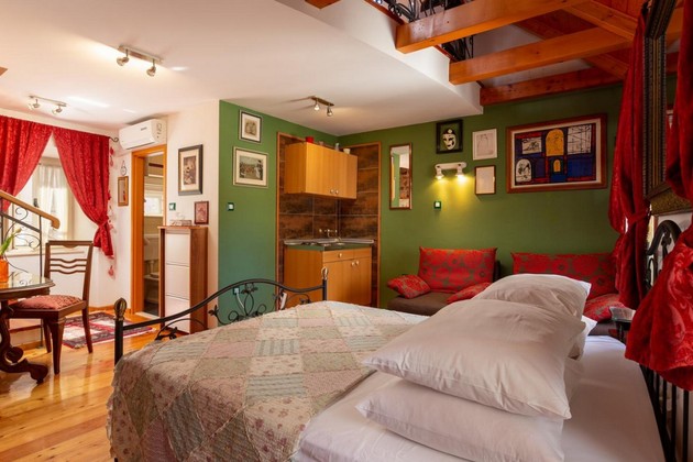 Bájos kőház apartmanokkal Split óvárosának szívében