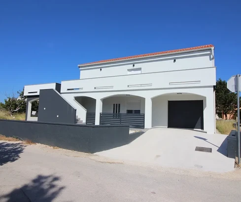 Renovated 4-room apartment - only 80 m from the sea!
