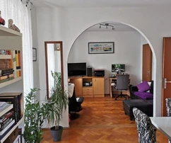 Haus zum Verkauf auf Krk mit großem Hof und viel Potenzial in Kroatien