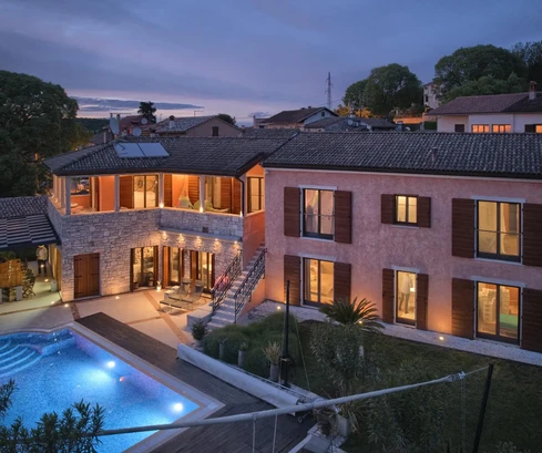 Lussuosa villa in pietra con piscina in vendita a Kanfanar in Croazia