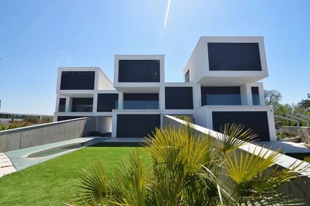 EXCLUSIVE VILLA WITH POOL AND PANORAMIC SEA VIEW, 200 M FROM THE BEACH!