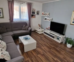 Čiovo, quartiere G. sopra la spiaggia, casa indipendente di 260 m2, con 2 appartamenti,