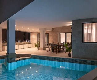 Spaziosa villa in vendita a Okrug con piscina in Croazia