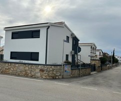 Casa renovada en Vir en venta a pocos pasos de la playa en Croacia