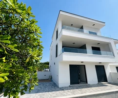 Malinska - Appartement de luxe au 2ème étage et studio au rez-de-chaussée !