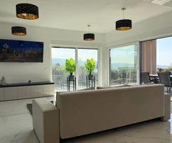 NUOVA CASA INDIPENDENTE CON PISCINA E VISTA MARE APERTA!