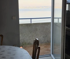 Casa a Kali con tre appartamenti separati e vista panoramica
