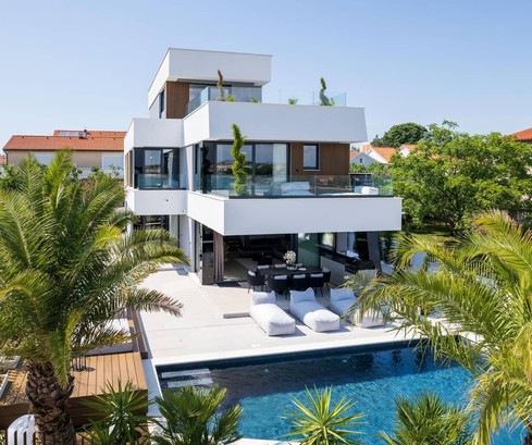 Exclusive Luxury Villa First Row by the Sea – Only 10 m from the Sea