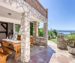 Crikvenica, kamenný dom s panoramatickým výhľadom na more