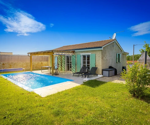 Istrien, bei Rovinj: Designer-Bungalow mit Pool