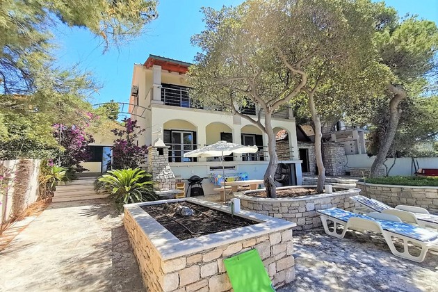 Brac Seaside Villa nudi luksuzan život uz očaravajući pogled na more