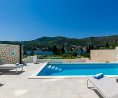Villa bianca fronte mare con terreno extra – Dubrovnik