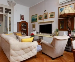 Pecine exklusiv: elegantes Villa-Apartment, 30m vom Meer entfernt mit privatem Garten