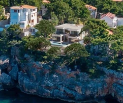 Hvaron közvetlenül a tengerparton villa eladó Horvátországban