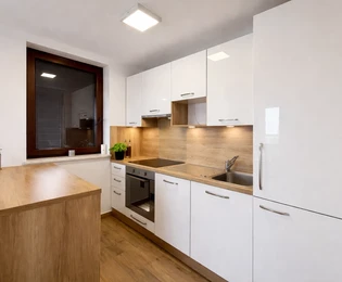 Njivice - Zařízený byt s terasou a parkovacím místem