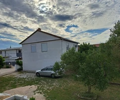 Rodinná nehnuteľnosť 450 metrov od mora