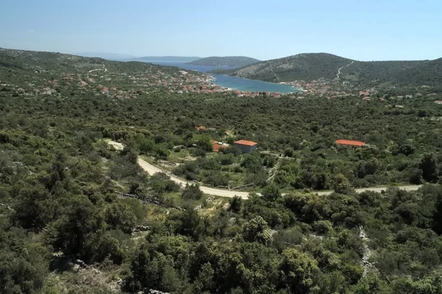 Marina, Vinišće, terrain constructible 639 m2, vue sur la mer