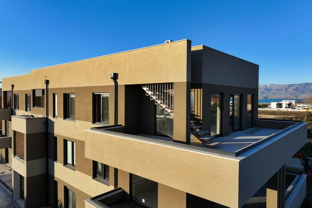 Appartement trois pièces avec vue sur la mer et terrasse couverte