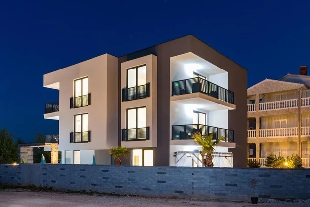 Nowoczesny apartamentowiec z basenem i widokiem na morze, Medulin, ISTRIA