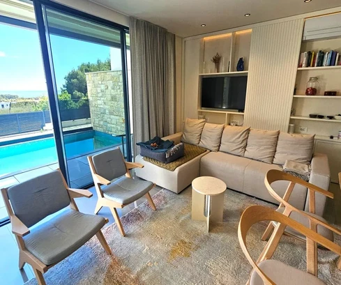 Apartment with pool and sea view, 600 m from the beach!