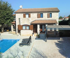 Charmante Steinvilla mit Pool in der Nähe von Poreč