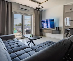 Zadar, Maslenica, luxusná vila pri mori