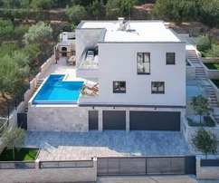 Villa de luxe à vendre à Split Žrnovnica en Croatie