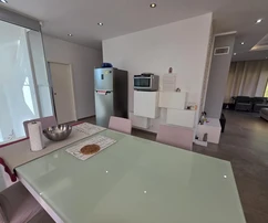 Casa di lusso a Brodarica con due appartamenti separati e un edificio ausiliario