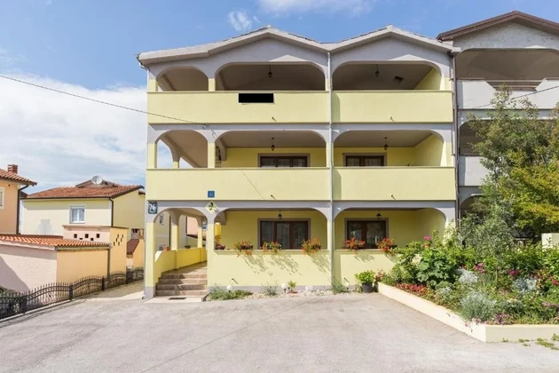 Istria, Parenzo – Ampia proprietà plurifamiliare vicino al mare