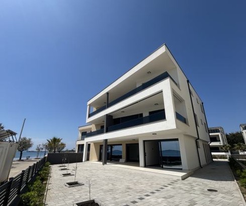 Penthouse in erster Meereslinie als Neubau zu verkaufen in Kroatien