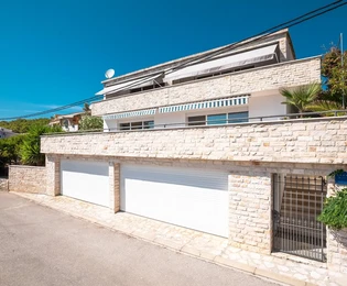 Ostrov Korčula, Potirna, dům s apartmány, druhý řad od moře